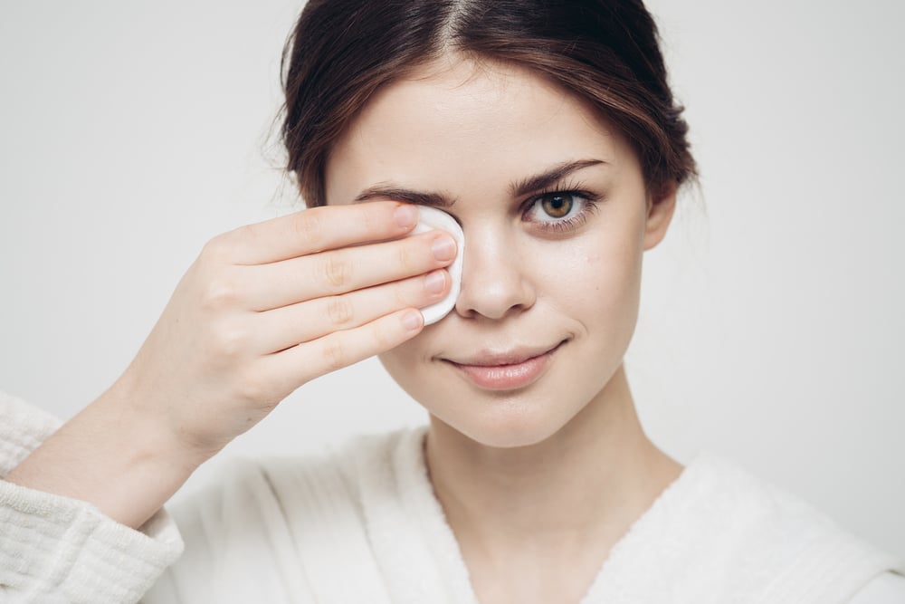 Eliminar las bolsas debajo de los ojos sin cirugía