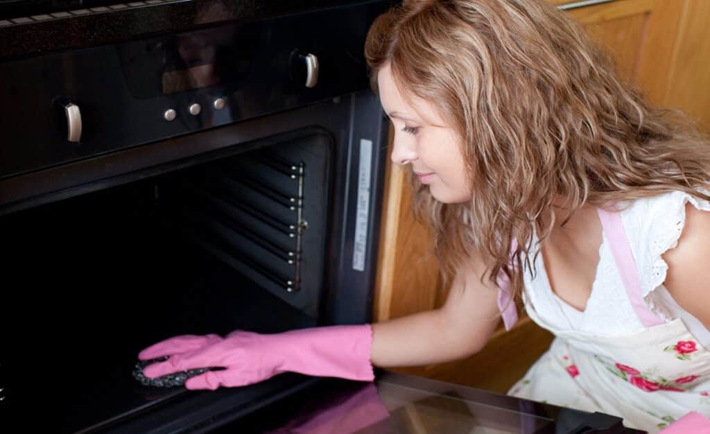Cómo limpiar el horno de la cocina